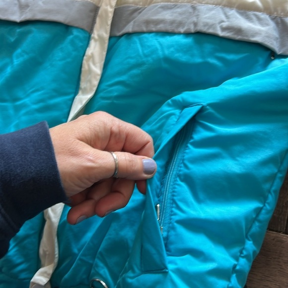 Vintage Snow Trails Medium White and Teal Ski Jacket - Picture 7 of 13